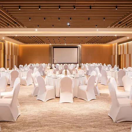 Holiday Inn & Suites - Dubai Science Park By Ihg-3